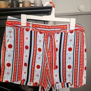 Loft dress shorts, size 10, nice looking dress shorts... only worn once.